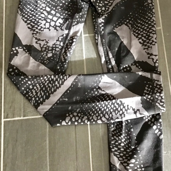 Lululemon sz 4 leggings - Picture 4 of 7